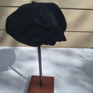 SanDiego Hat Co wool beret w/ flower application black